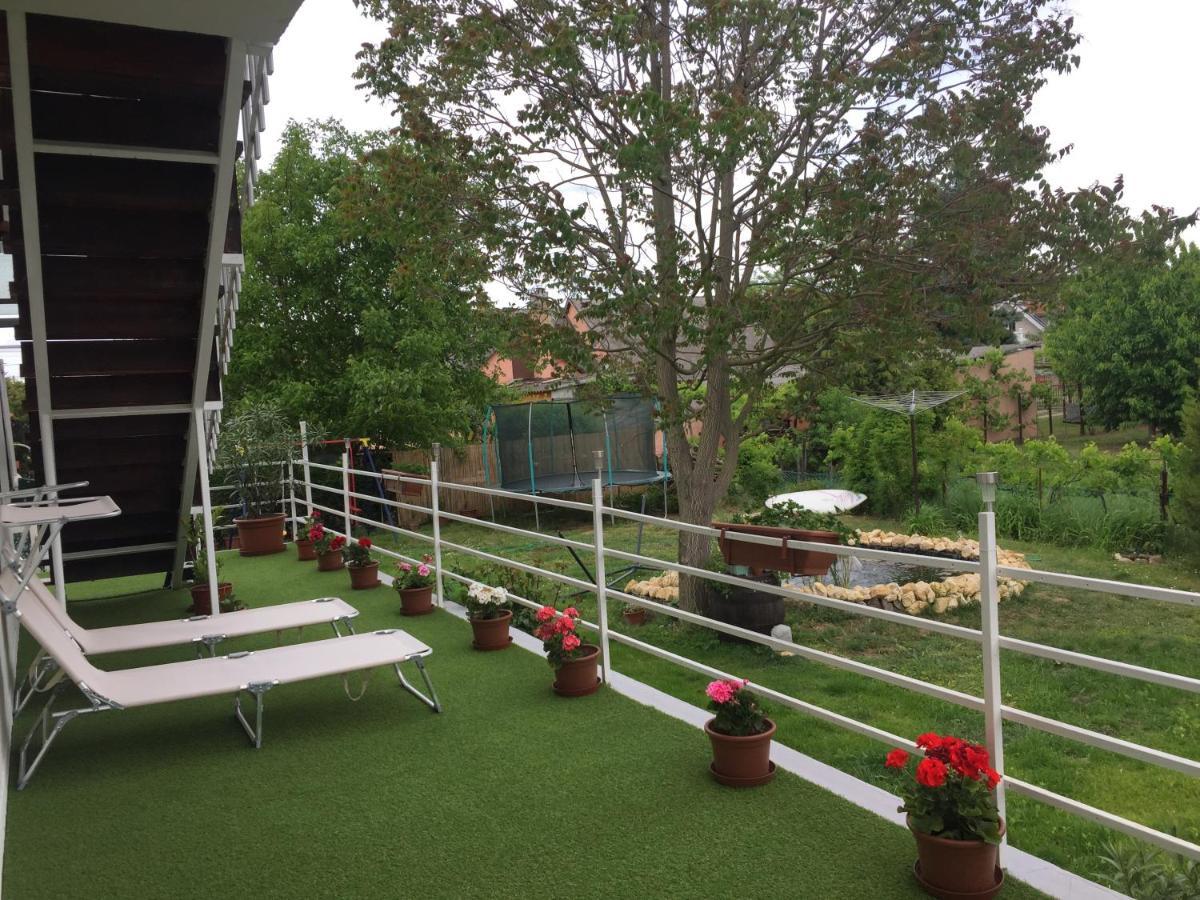 Lelle-Kert Apartman 02 Balatonlelle Exteriör bild