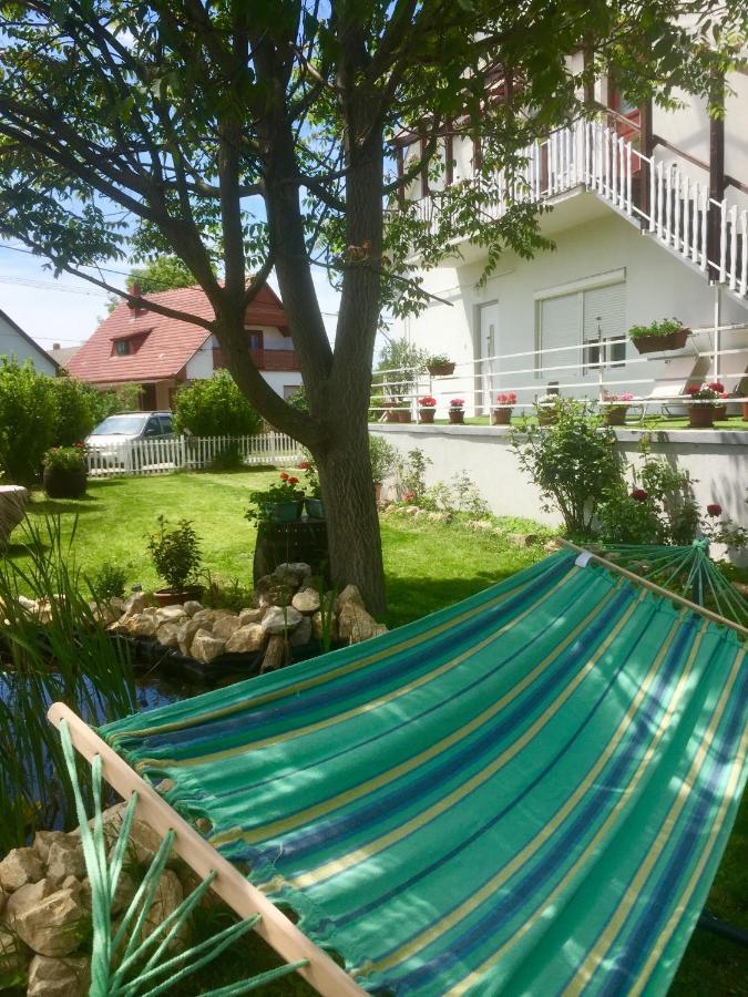 Lelle-Kert Apartman 02 Balatonlelle Exteriör bild
