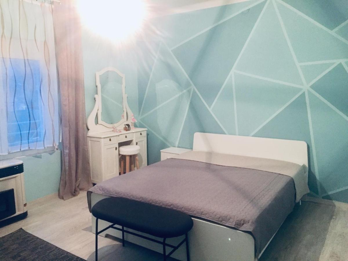Lelle-Kert Apartman 02 Balatonlelle Exteriör bild