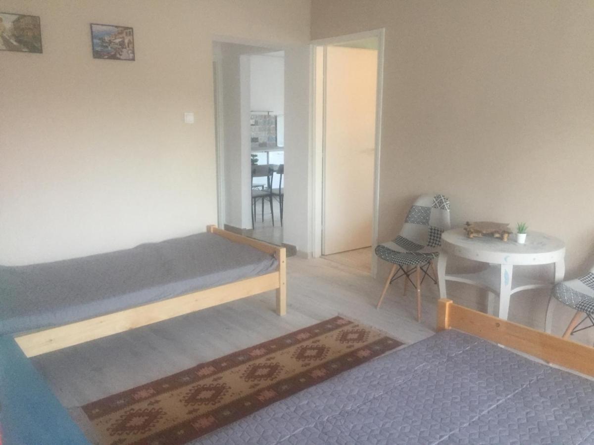 Lelle-Kert Apartman 02 Balatonlelle Exteriör bild