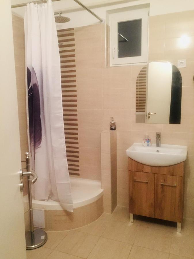 Lelle-Kert Apartman 02 Balatonlelle Exteriör bild