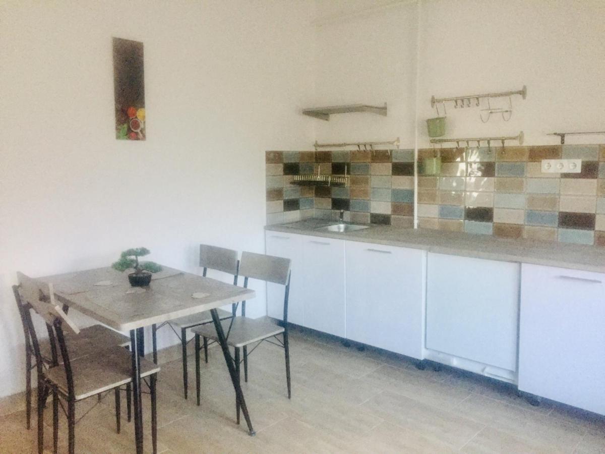 Lelle-Kert Apartman 02 Balatonlelle Exteriör bild